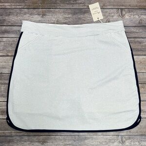 Peter Millar White Metallic Silver Stripe Navy Blue Trim Dolphin Hem Golf Skort